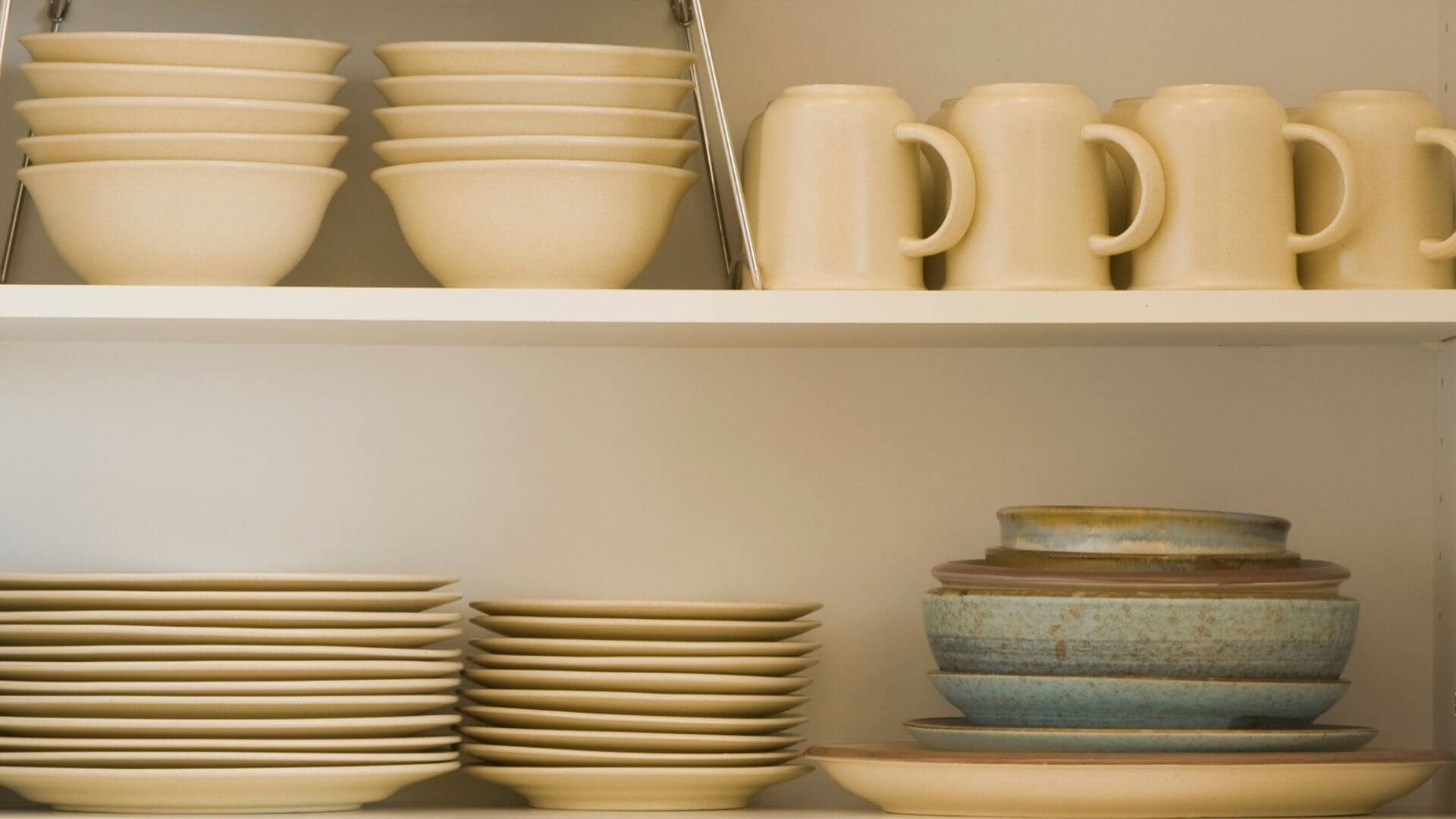 dicas de como organizar armário de cozinha